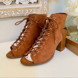NWOB Forever 21 Tan Lace Up Bootie
